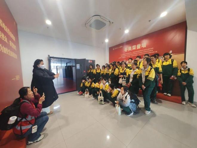 科技逐梦体育强国——育新沙河中学学生北体大冰雪基地实践活动(图6)