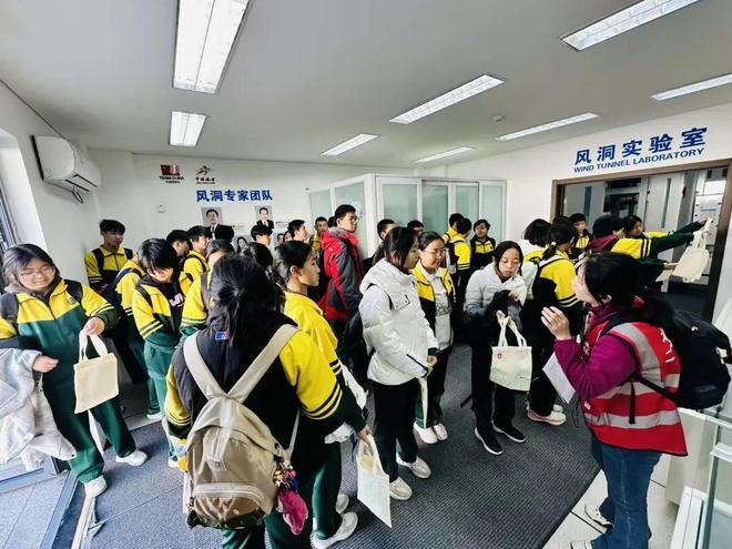 科技逐梦体育强国——育新沙河中学学生北体大冰雪基地实践活动(图8)